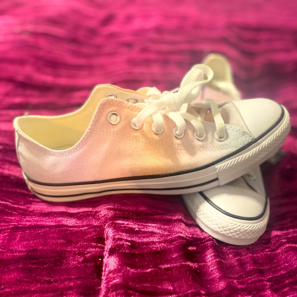 NWT Converse pale tie die low tops